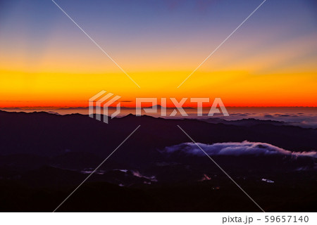 群馬県赤城山・鳥居峠からの日の出 群馬県赤城山・鳥居峠からの日の出 59657140