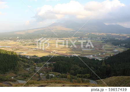 ミルクロードから眺める阿蘇の町並み ミルクロードから眺める阿蘇の町並み 59657439