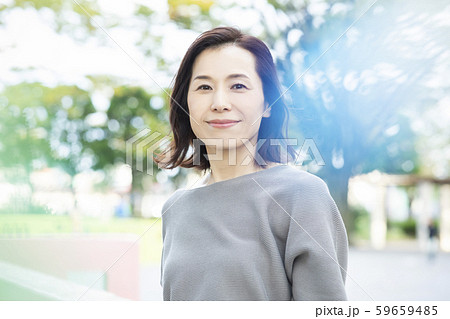 ビューティー　ヘアケア　屋外 59659485