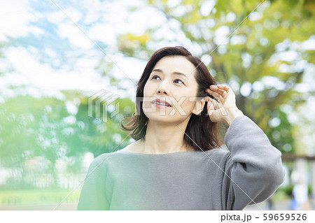 ビューティー　ヘアケア　屋外 59659526