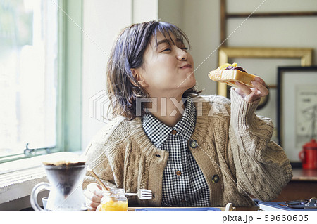 女性　ライフスタイル　食事 59660605