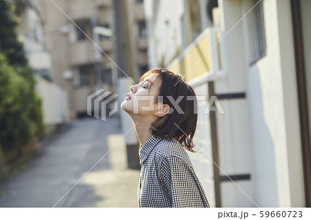 女性　ライフスタイル　お出かけ 59660723