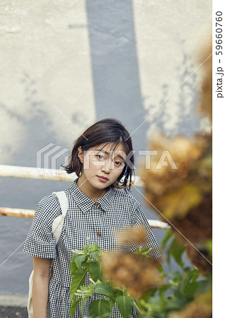 女性　ライフスタイル　お出かけ 59660760