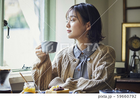 女性 ライフスタイル ティータイム 女性 ライフスタイル ティータイム 59660792