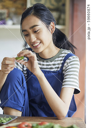 女性　ライフスタイル　料理
 59660874