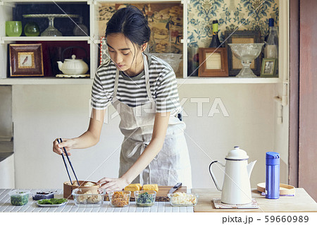 女性 ライフスタイル お弁当作り 女性 ライフスタイル お弁当作り 59660989