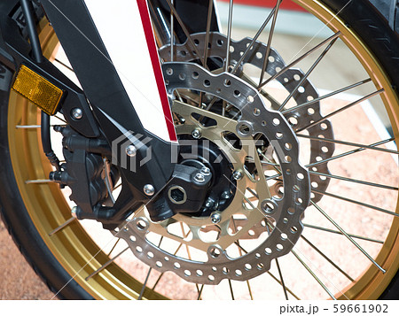 オートバイの前輪 59661902