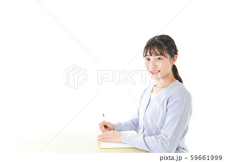 授業を受ける若い女子学生 59661999