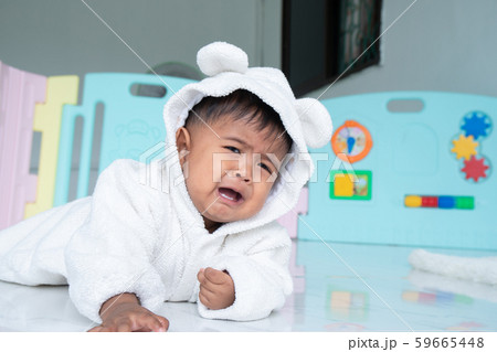 Little baby boy crying 59665448