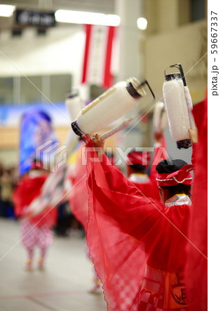帯屋町で踊るよさこい踊り 59667337
