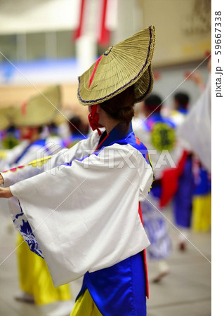 帯屋町で踊るよさこ踊り 59667338