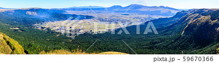 西湯浦園地展望所の秋景色・草紅葉　パノラマ　【熊本県阿蘇市】 59670366