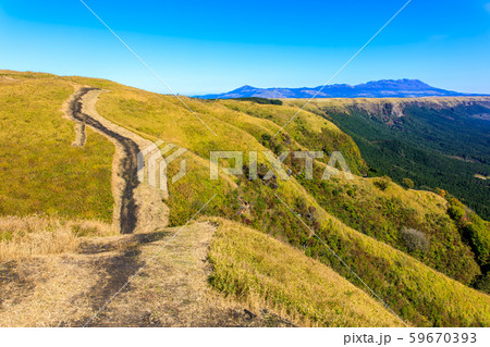西湯浦園地展望所の秋景色・草紅葉　【熊本県阿蘇市】 59670393