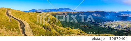 西湯浦園地展望所の秋景色・草紅葉 パノラマ 【熊本県阿蘇市】 西湯浦園地展望所の秋景色・草紅葉 パノラマ 【熊本県阿蘇市】 59670404
