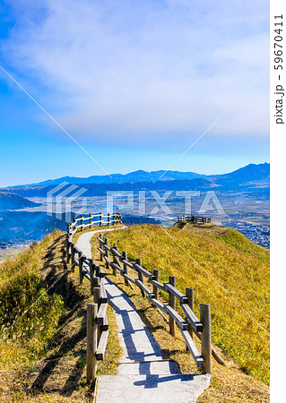 西湯浦園地展望所の秋景色・草紅葉 【熊本県阿蘇市】 西湯浦園地展望所の秋景色・草紅葉 【熊本県阿蘇市】 59670411