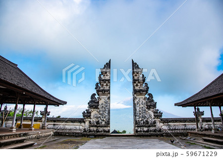 インドネシア　バリ島　ランプヤン寺院の天国の門 59671229
