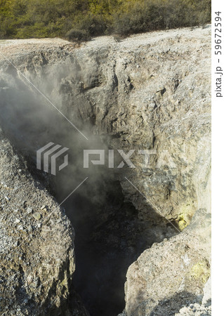 ニュージーランド　ワイ・オ・タプ　バード・ネスト・クレーター 59672594