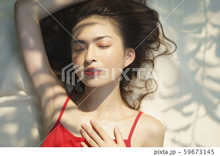 女性　ビューティー　夏 59673145