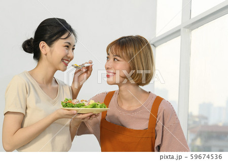 女性　ライフスタイル　食事 59674536