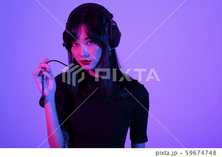 女性　ヘットフォン　ネオンカラー 59674748