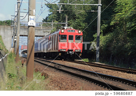 名古屋市方面にむかう赤い電車（名鉄日進駅へ　名鉄豊田線　愛知県 日進市） 59680887