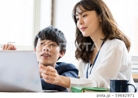 ビジネス　ミーティング　 59682971