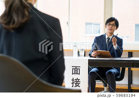 面接　人事　ビジネスマン 59683194