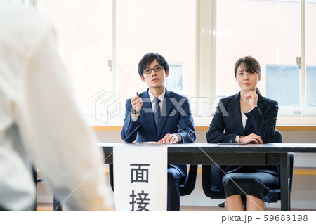 面接　人事　ビジネスマン 59683198