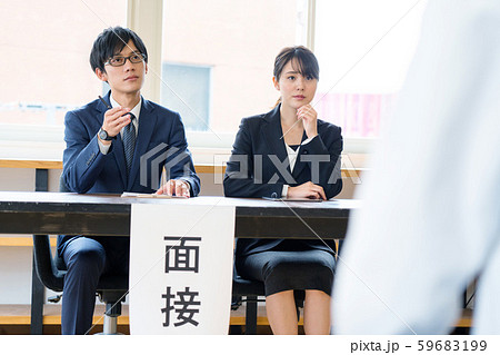 面接　人事　ビジネスマン 59683199