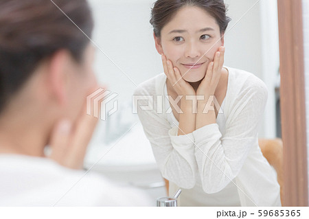 a thirty-something woman a thirty-something woman 59685365