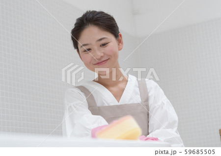 a thirty-something woman a thirty-something woman 59685505