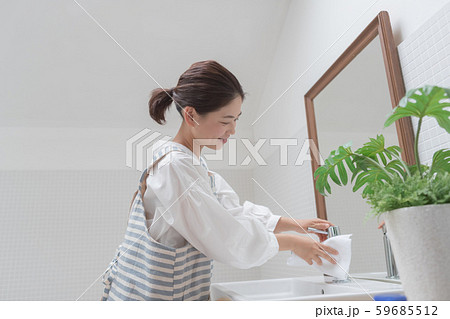 a thirty-something woman a thirty-something woman 59685512