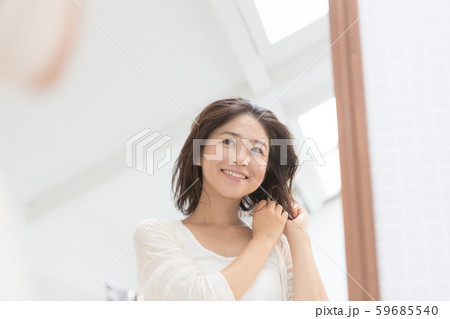 a thirty-something woman a thirty-something woman 59685540