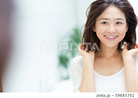 a thirty-something woman 59685702