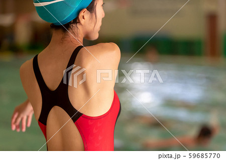 競泳 女性 スイミング プール 後ろ姿 競泳 女性 スイミング プール 後ろ姿 59685770