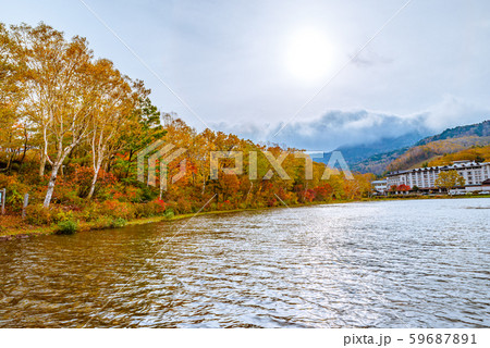 志賀高原の紅葉 長野県 蓮池 の写真素材