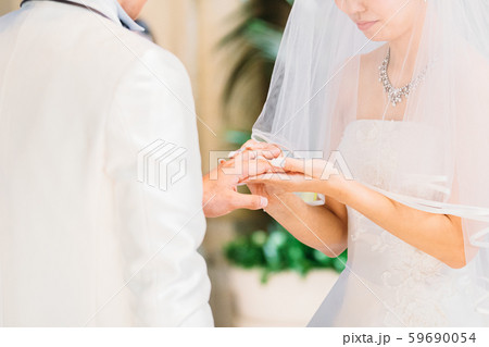 チャペル　新郎　新婦 指輪 59690054
