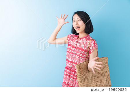 笑顔の女性 外出 笑顔の女性 外出 59690826