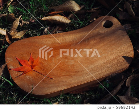 カエデの葉 まな板 木のまな板 59692142