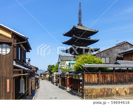 京都らしい町並みが続く八坂の塔こと「法観寺五重塔」界隈 京都らしい町並みが続く八坂の塔こと「法観寺五重塔」界隈 59694616