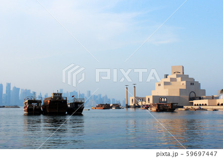 カタール イスラム芸術博物館とダウ船 カタール イスラム芸術博物館とダウ船 59697447