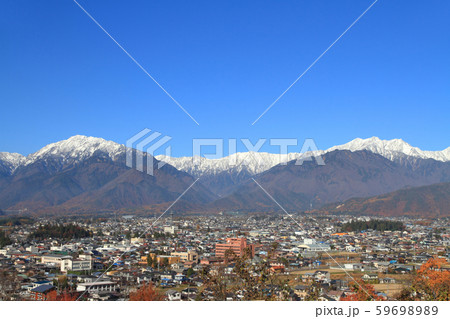 冠雪した北アルプスと晩秋の信濃大町 59698989