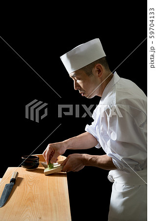 山葵をおろす板前 山葵をおろす板前 59704133