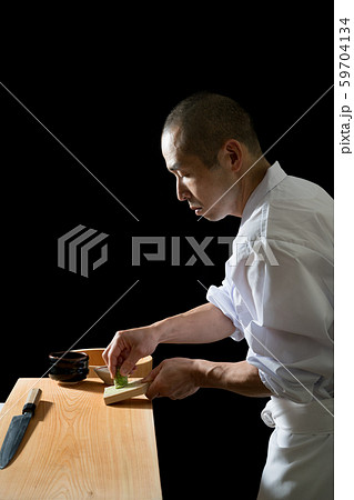 山葵をおろす板前 山葵をおろす板前 59704134