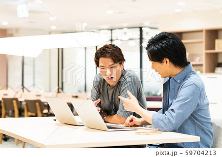 オフィス ビジネスマン ビジネス パソコン エンジニア オフィス ビジネスマン ビジネス パソコン エンジニア 59704213