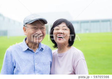 シニア　仲良し　夫婦 59705566