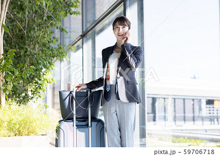 ビジネス　女性　空港　 59706718