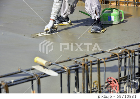 コンクリートスラブの均し仕上げ 59710831