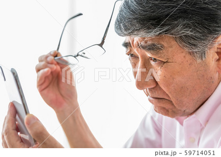 シルバー世代 老眼 スマホ 59714051