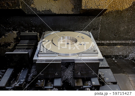 マシニングセンターで部品加工 59715427